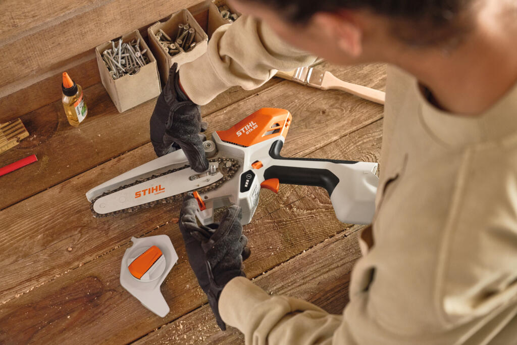 STIHL akumuliatorinis sekatorius: profesionalus genėjimas