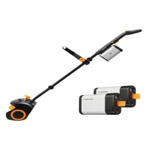 Akumuliatorinis sniego kastuvas Fiskars eSnowShowel komplekte su 2 akumuliatoriais